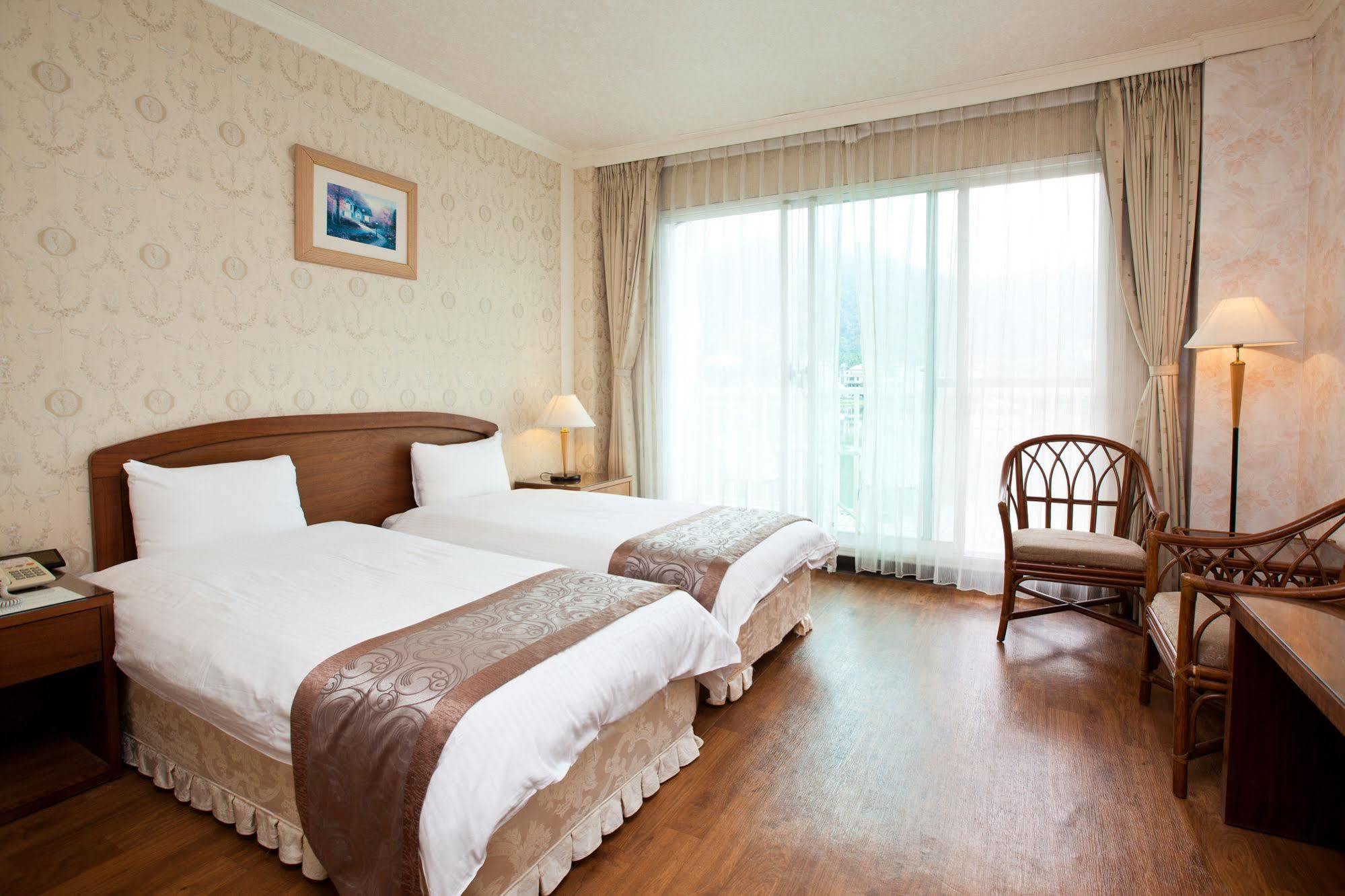 Lakeside Resort Nantou Exterior foto